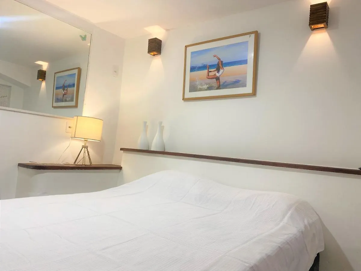 Homestay Praia Dos Ossos Guest House - Buzios Com Pe Na Areia Brazil